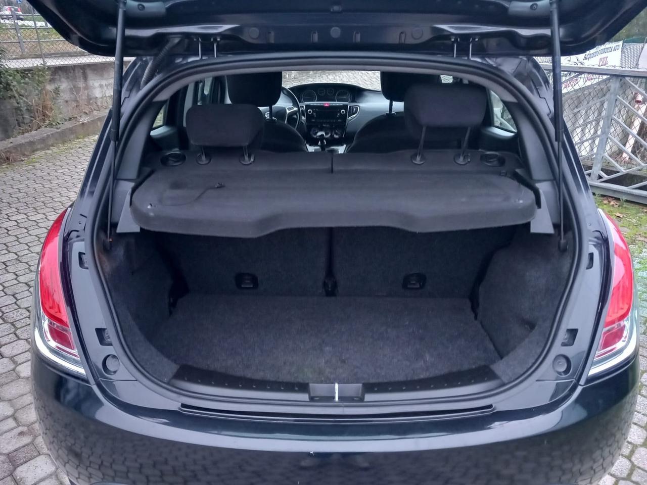 Lancia Ypsilon 0.9 TwinAir 85 CV 5 porte Metano Ecochic Gold