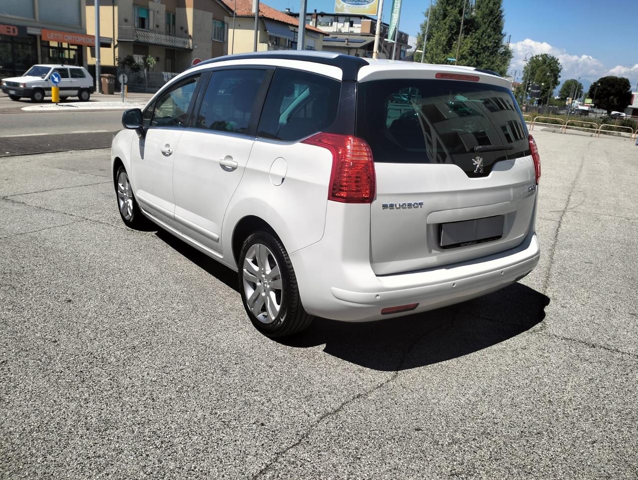 Peugeot 5008 2.0 HDi 150CV Allure 7 POSTI