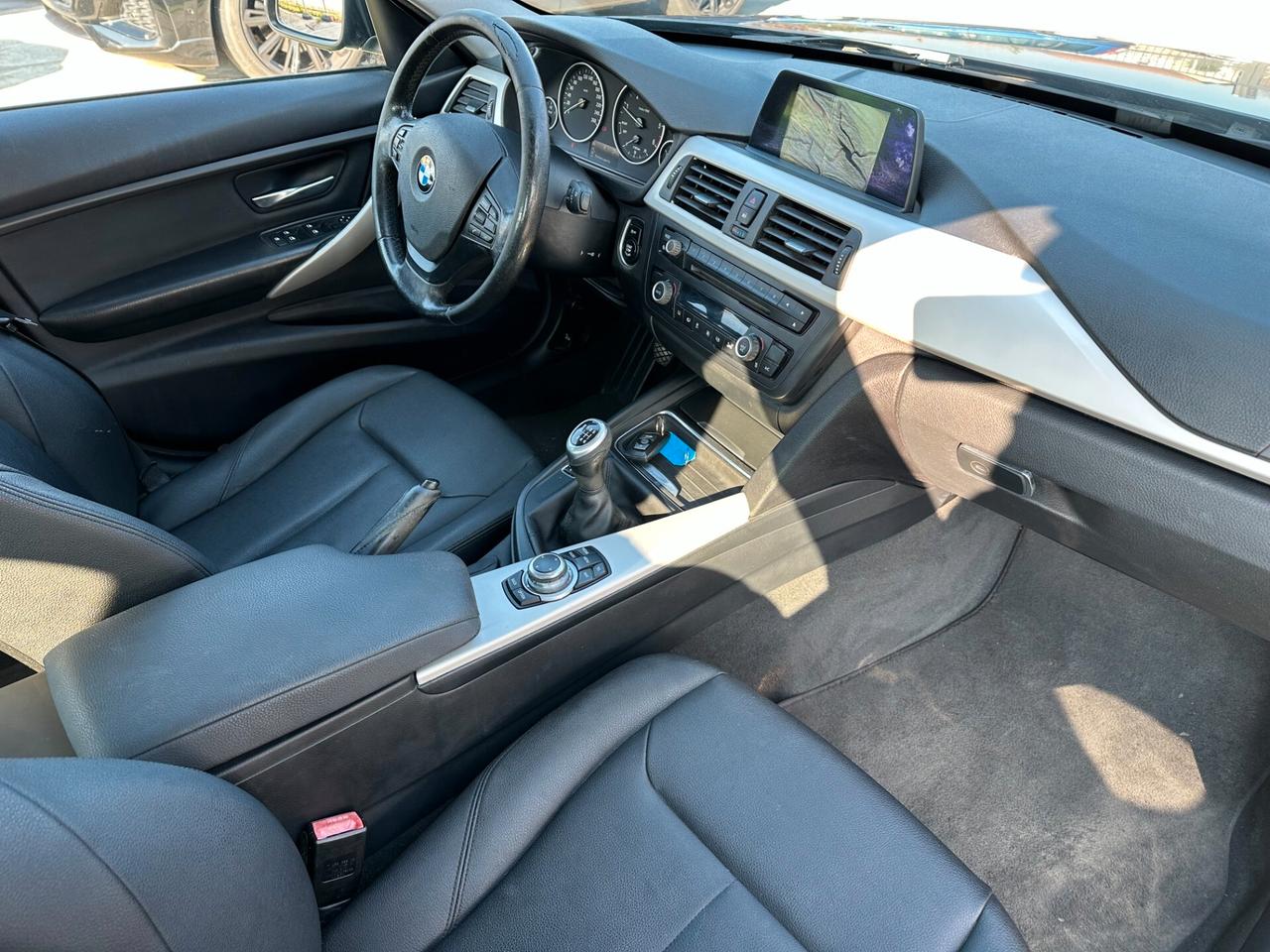 BMW 320 D*BERLINA*LUXURY*NAVI*PELLE*PDC*BLUETOOTH*