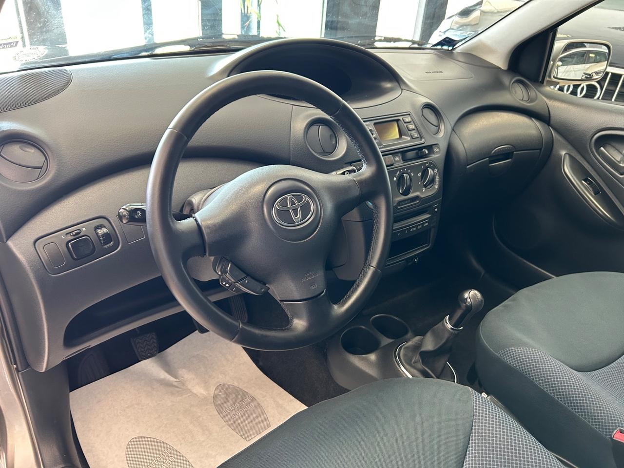 Toyota Yaris 1.0i 16V 65cv 112.000 KM