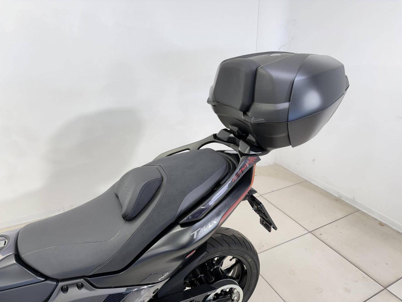 YAMAHA T-Max 560