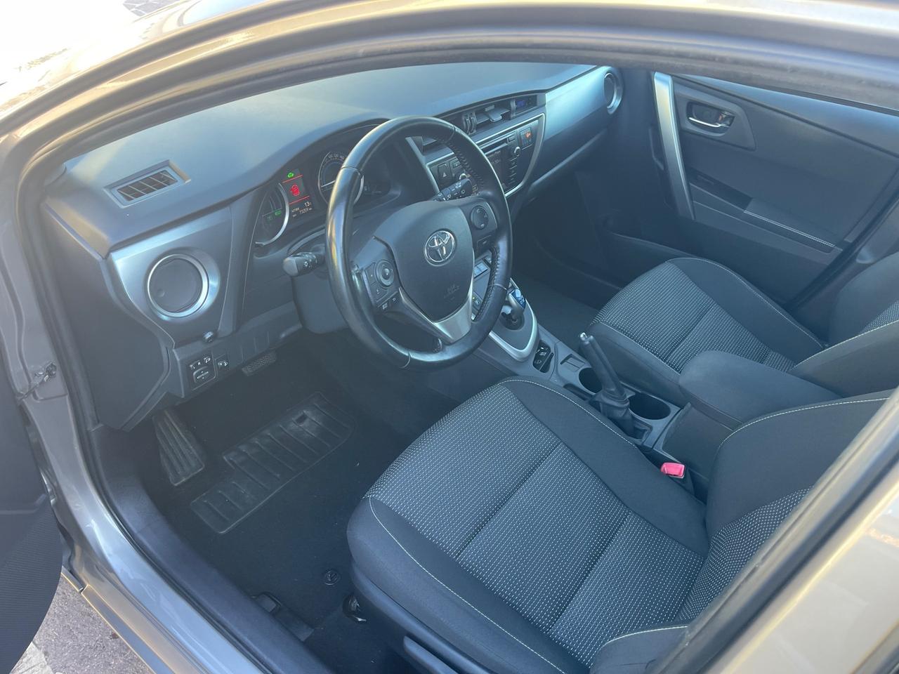Toyota Auris 1.8 Hybrid Lounge