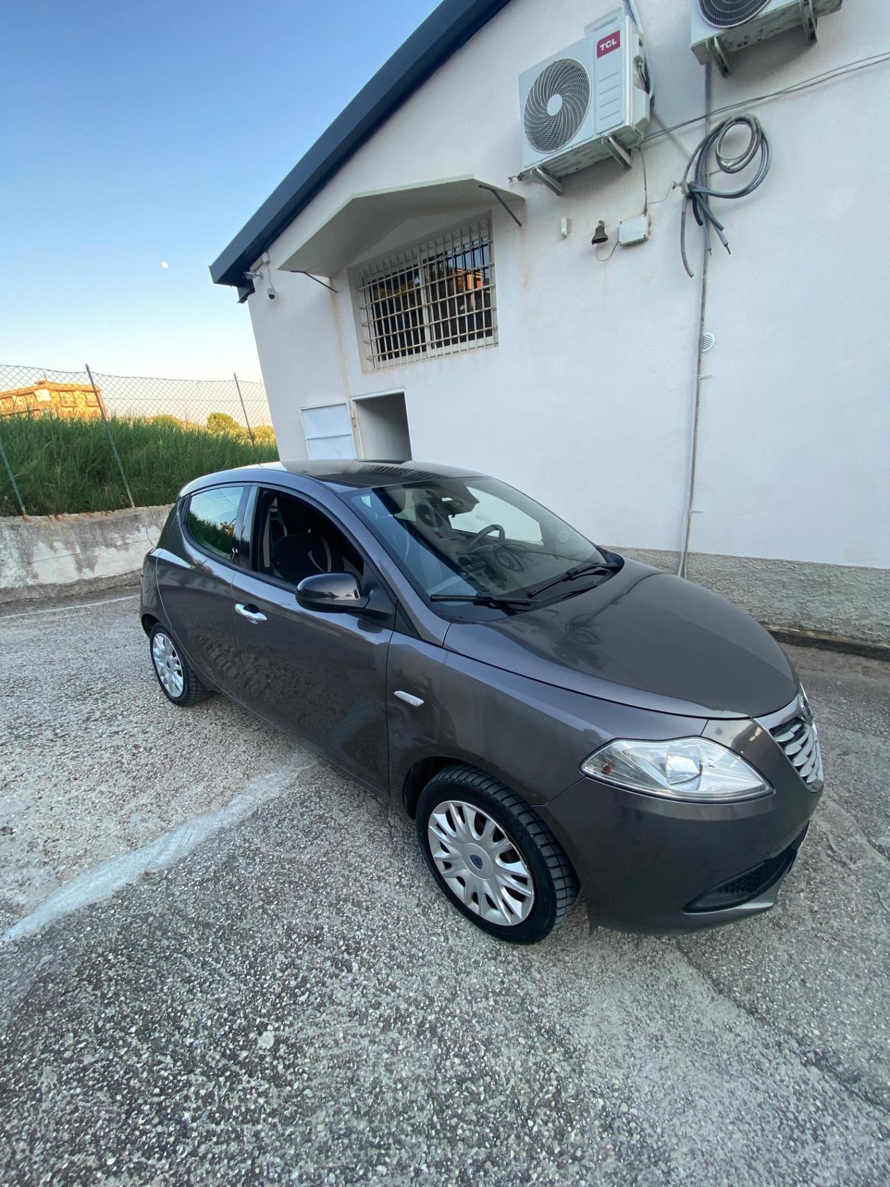 Lancia Ypsilon 1.3 MJT 16V 95 CV 5 porte S&S Silver