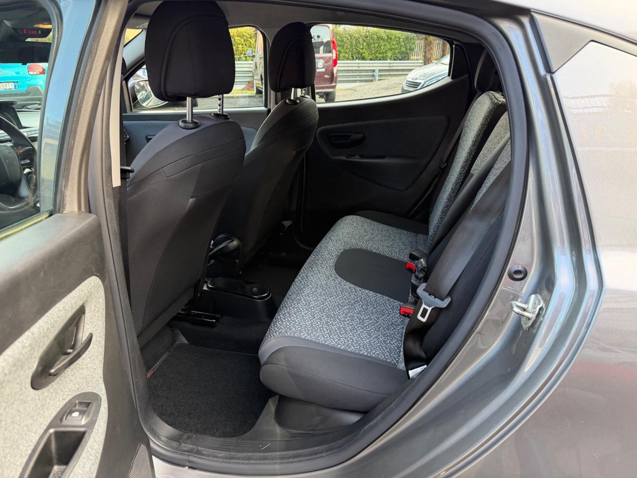 Lancia Ypsilon 1.0 FireFly 5 porte S&S Hybrid Silver