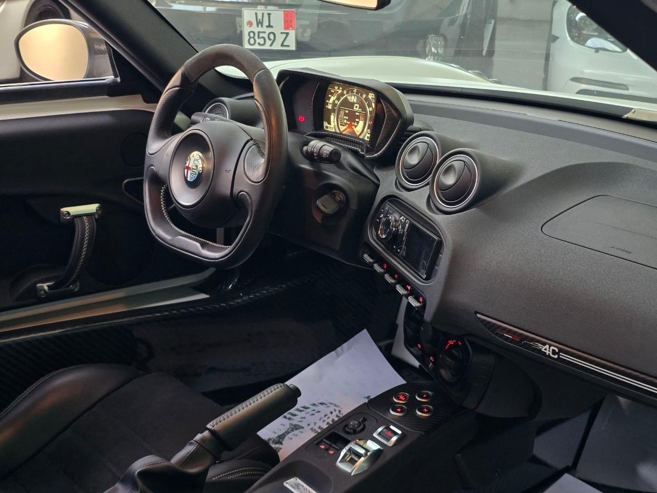 Alfa Romeo 4C Launch Edition (72/500) 3.600km