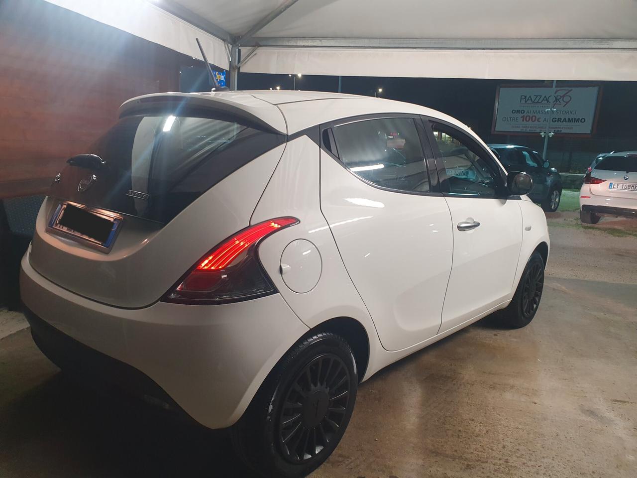 Lancia Ypsilon 1.0 FireFly 5 porte S&S Hybrid Ecochic Silver