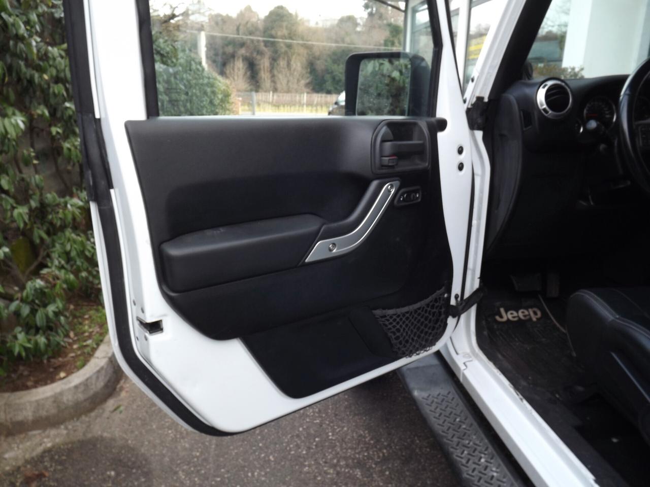 Jeep Wrangler Unlimited 2.8 CRD DPF Sahara Auto