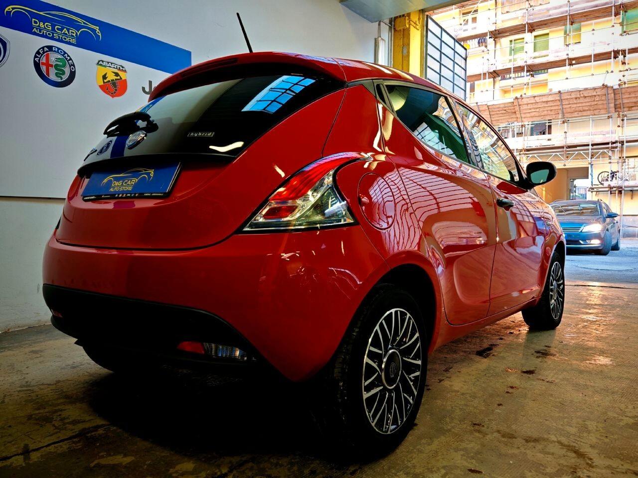 Lancia Ypsilon 1.0 Hybrid Ecochic