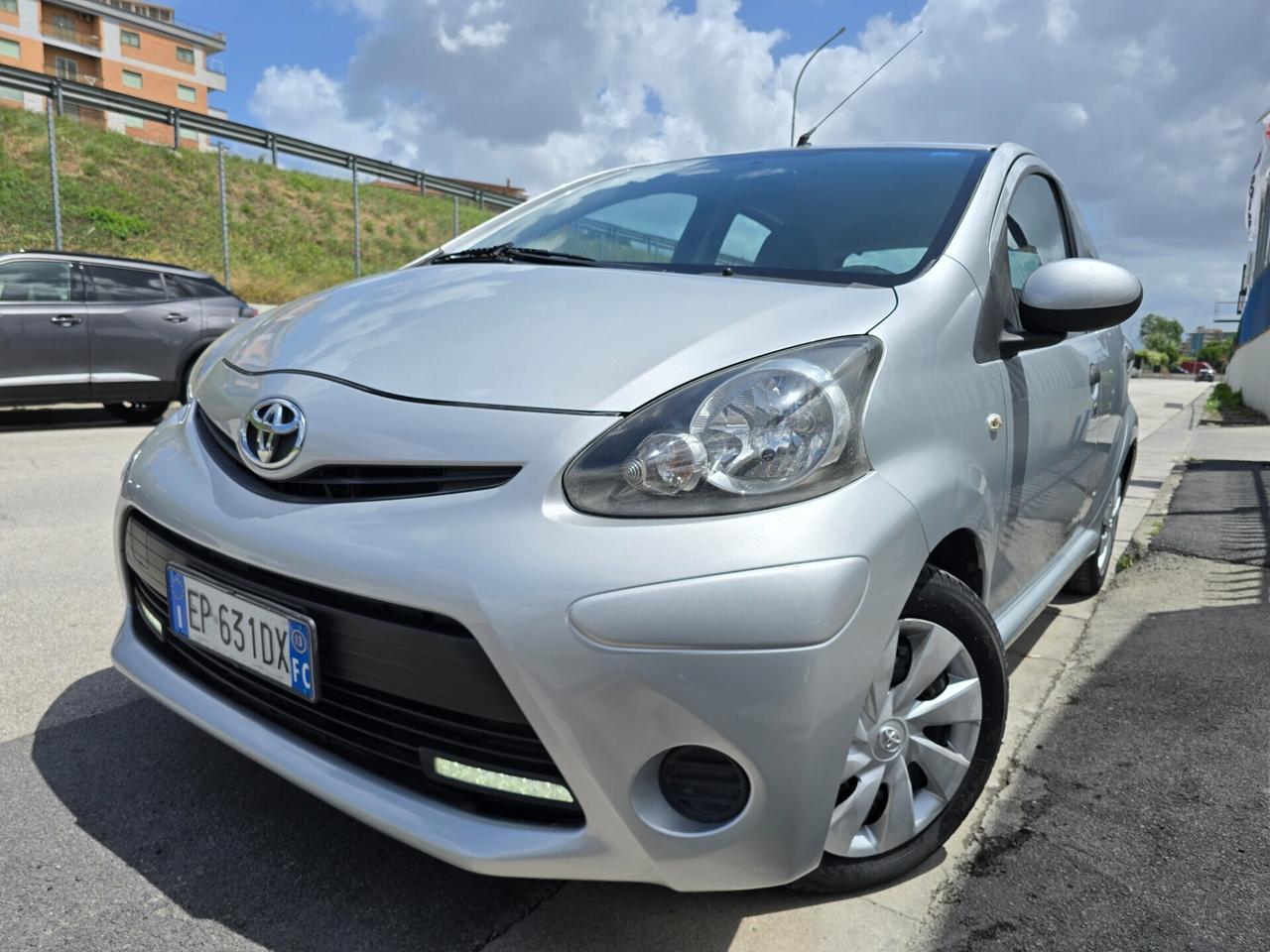 Toyota Aygo 1.0 12V VVT-i 5 porte Lounge Connect