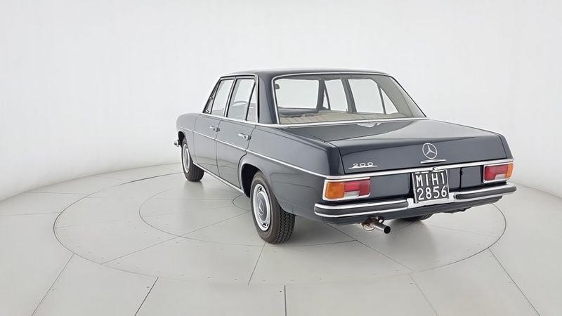 Mercedes-Benz W115 200 200 8 - condizioni impeccabili