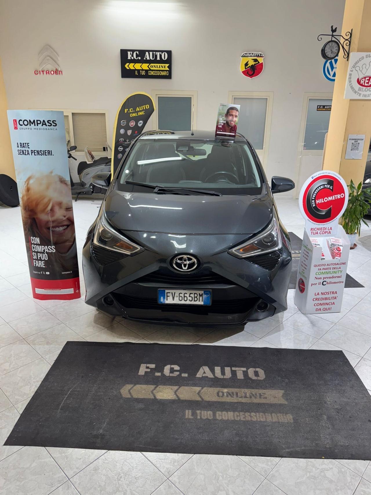 Toyota Aygo 1.0 VVT-i 72 CV 5 porte x-cite (motore con 80.000km con fattura)