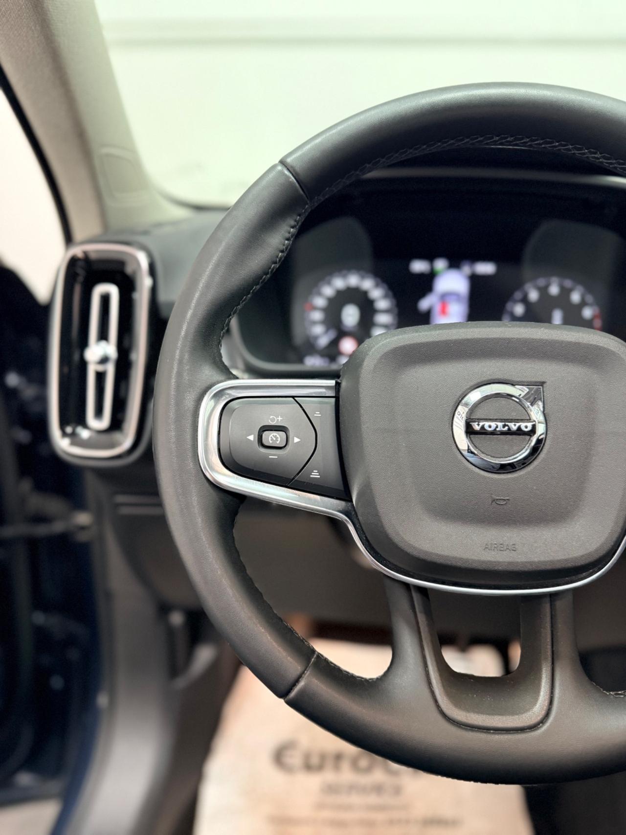 Volvo XC40 1.5 T2 aut 129cv Neopatentati Momentum 05/2022