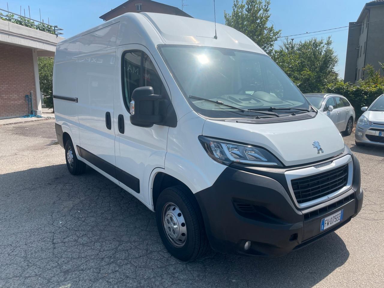 Peugeot Boxer 335 2.0 BlueHDi 130CV L2H2 IVA ESCLUSA