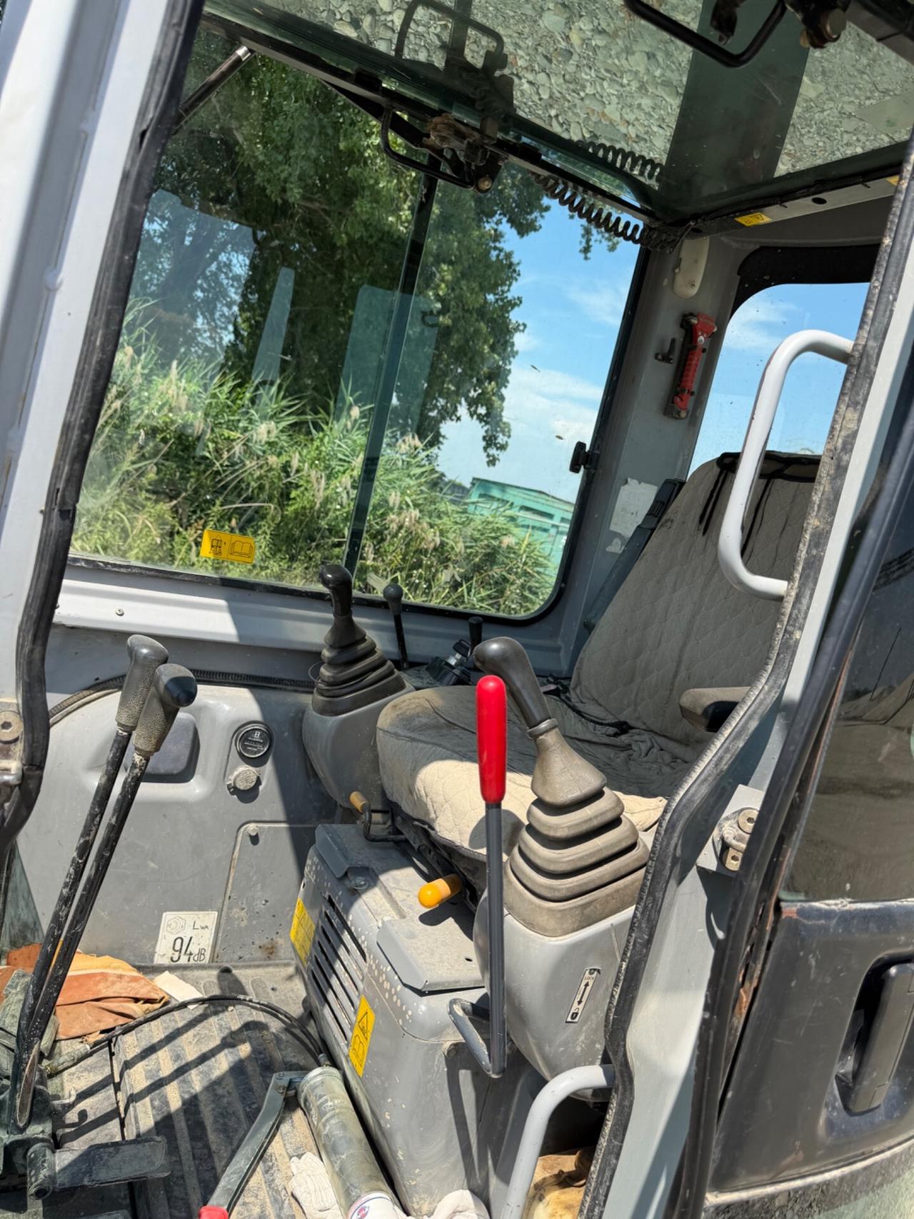 New Holland E 35.2