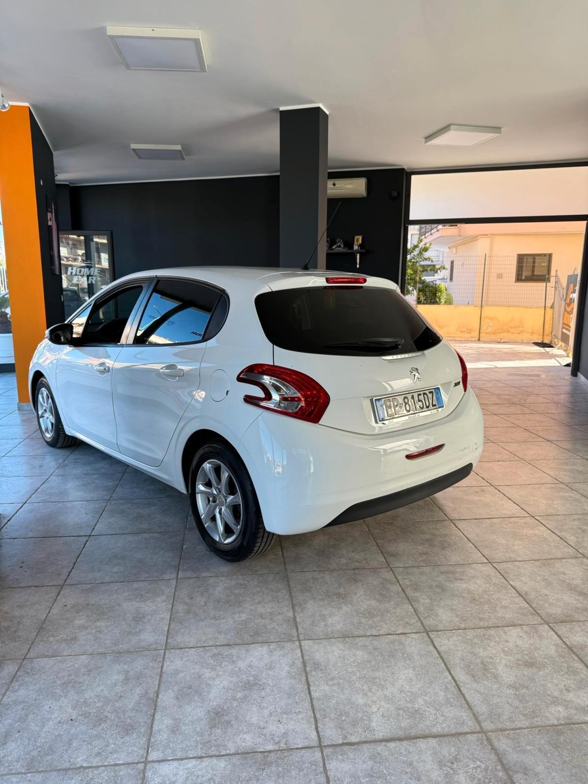 Peugeot 208 1.4 HDi 68 CV 5 porte Allure OTTIMA X NEOPATENTATI