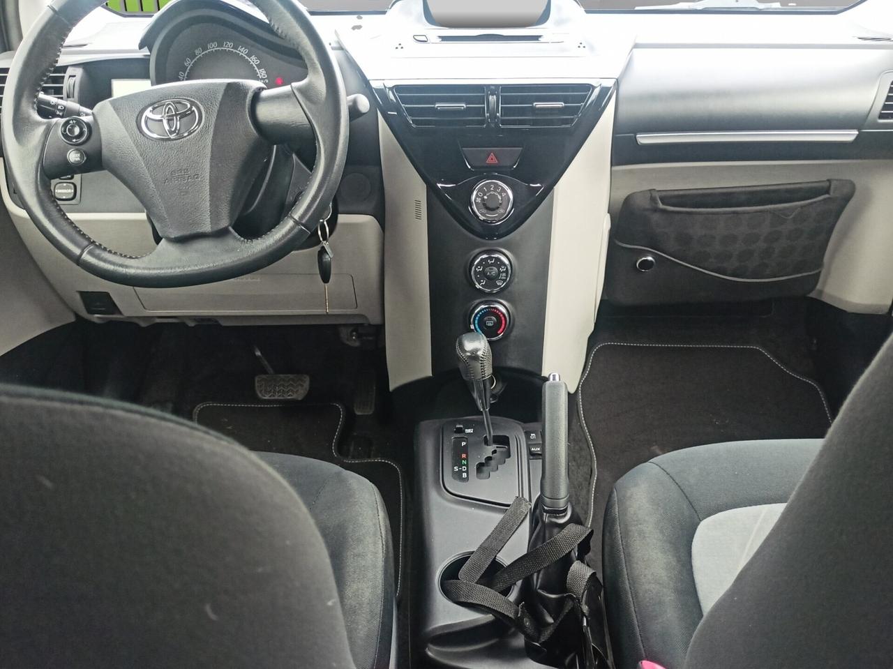 Toyota iQ 1.0 CVT Lounge