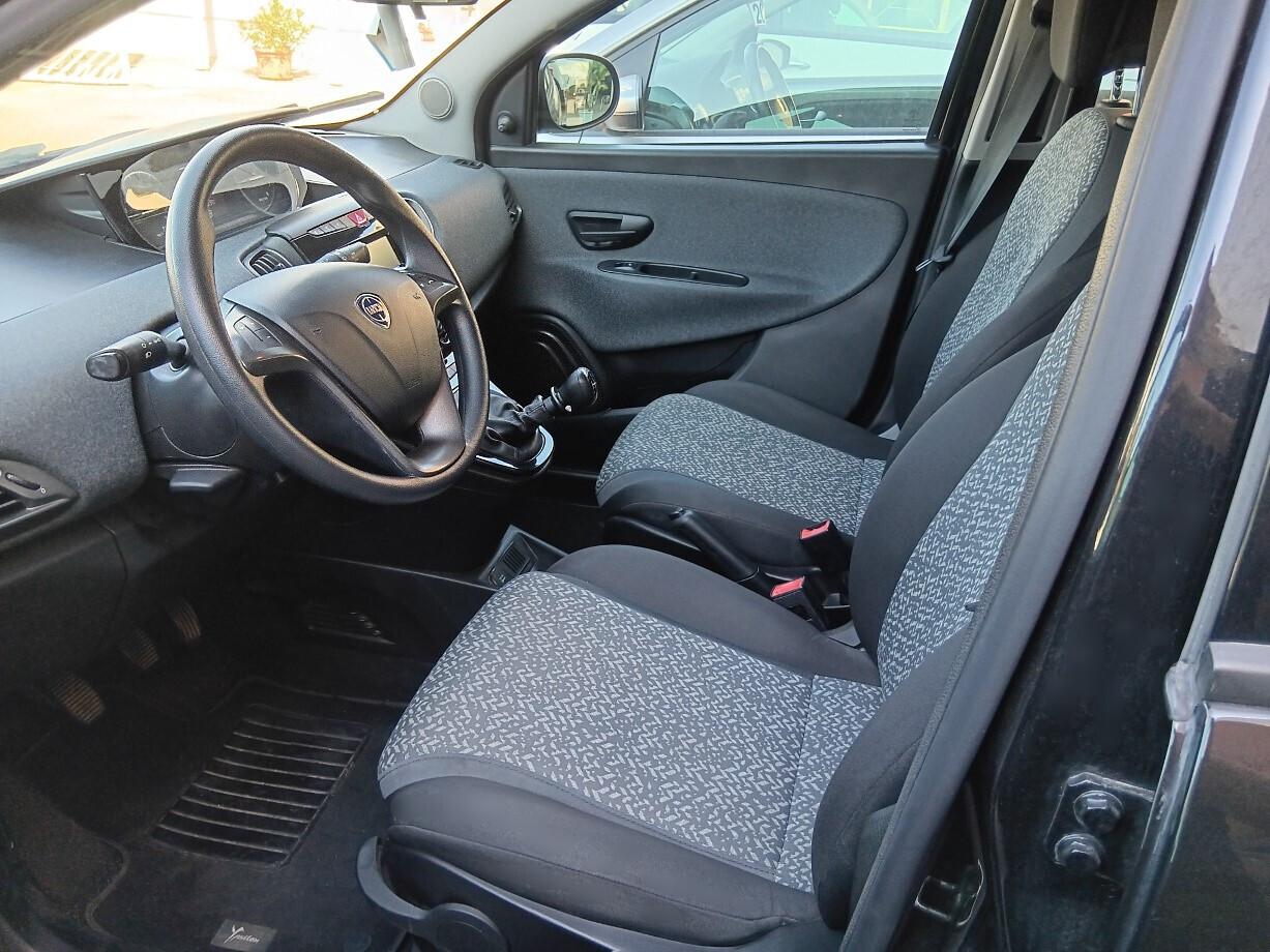 Lancia Ypsilon Hybrid Silver 1.0 (70 cv)