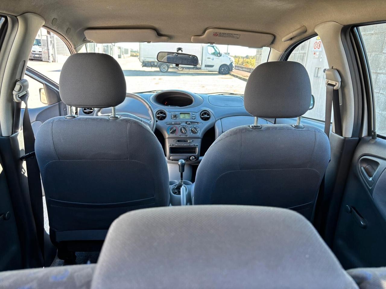 Toyota Yaris 1.3i 16V cat 5 porte SOL ADATTA AI NEOPATENTATI