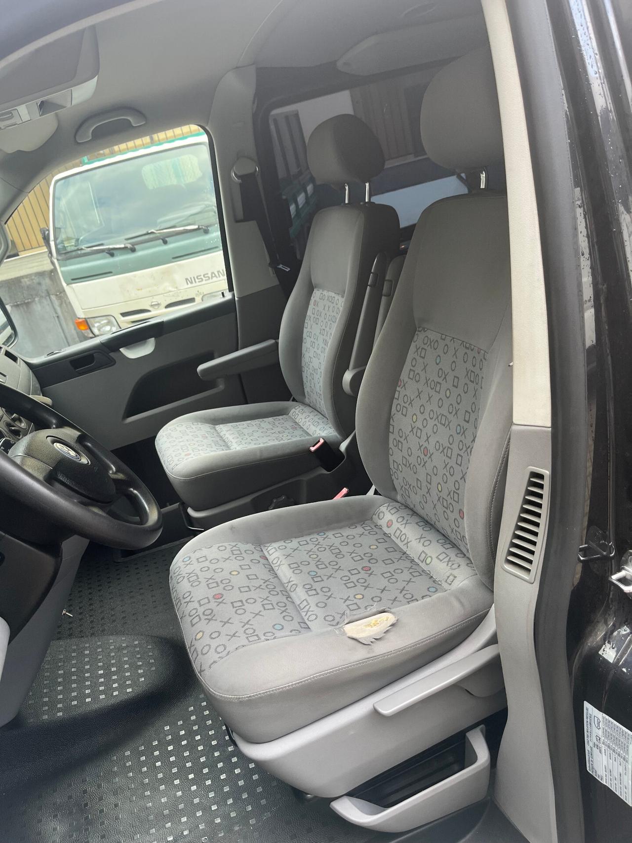 VOLKSWAGEN TRANSPORTER/CARAVELLE 2.5 TDI CAMBIO AUTOMATICO - 9 POSTI - PREZZO SPECIALE PER COMMERCIANTI