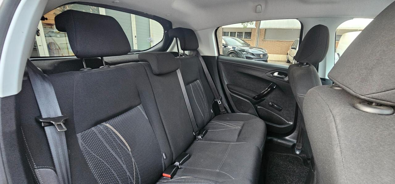 Peugeot 208 1.4 HDi 68 CV Allure solo 49000 Km