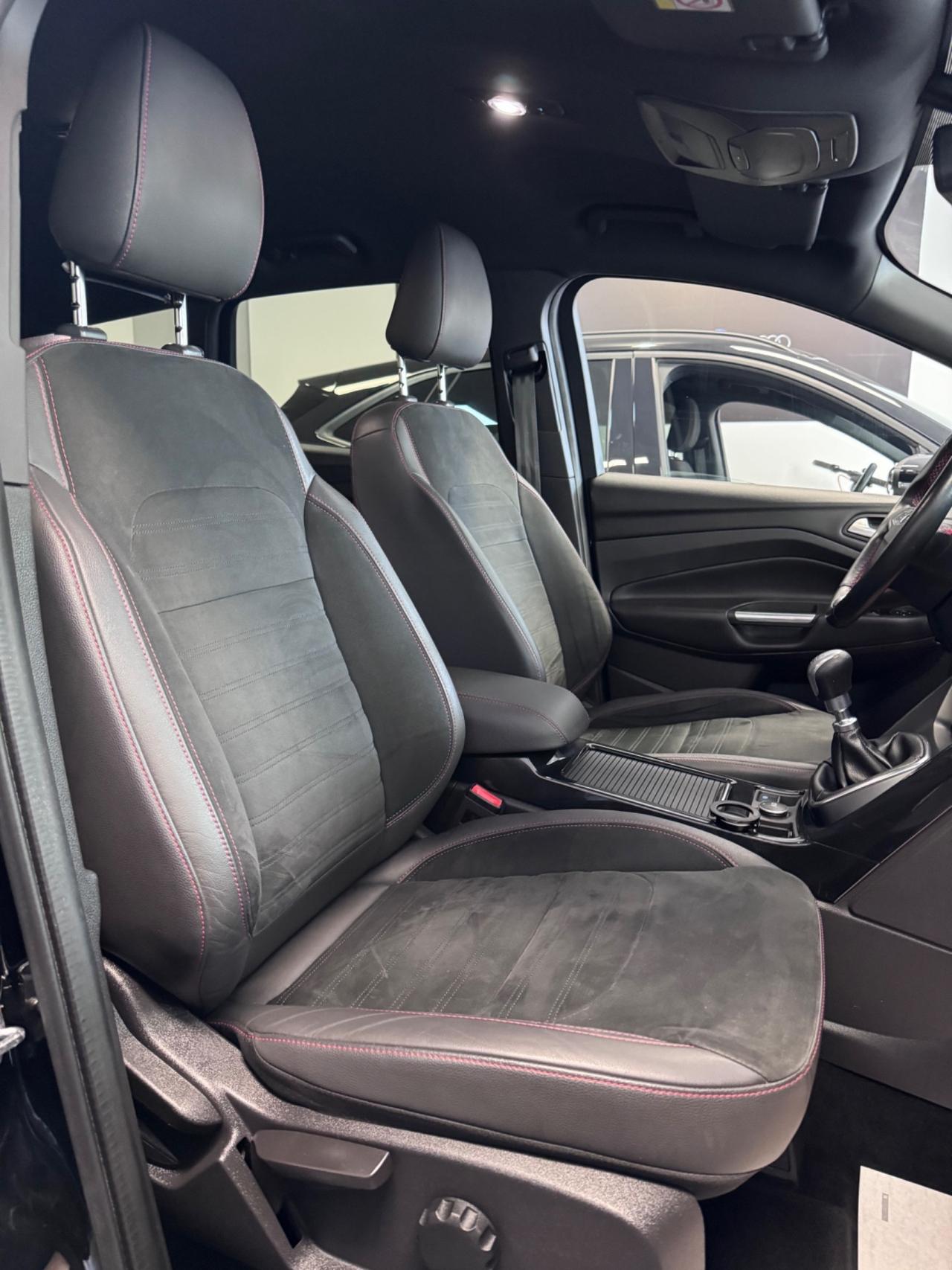 Ford Kuga 1.5 TDCI 120 CV S&S 2WD ST-Line