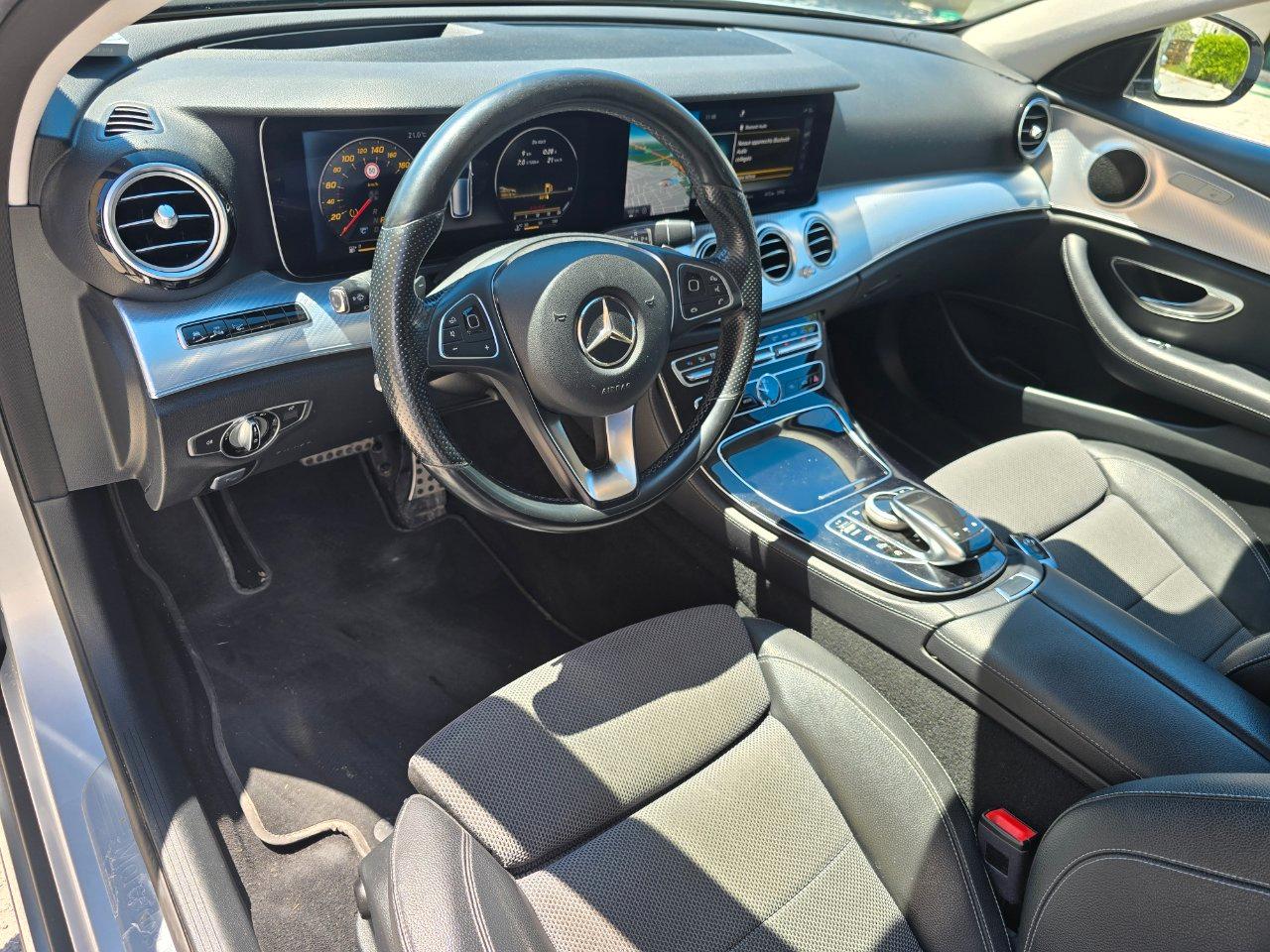 Mercedes E 220 D Premium 4Matic 9G-Tronic Plus Station Wagon All-Terrain