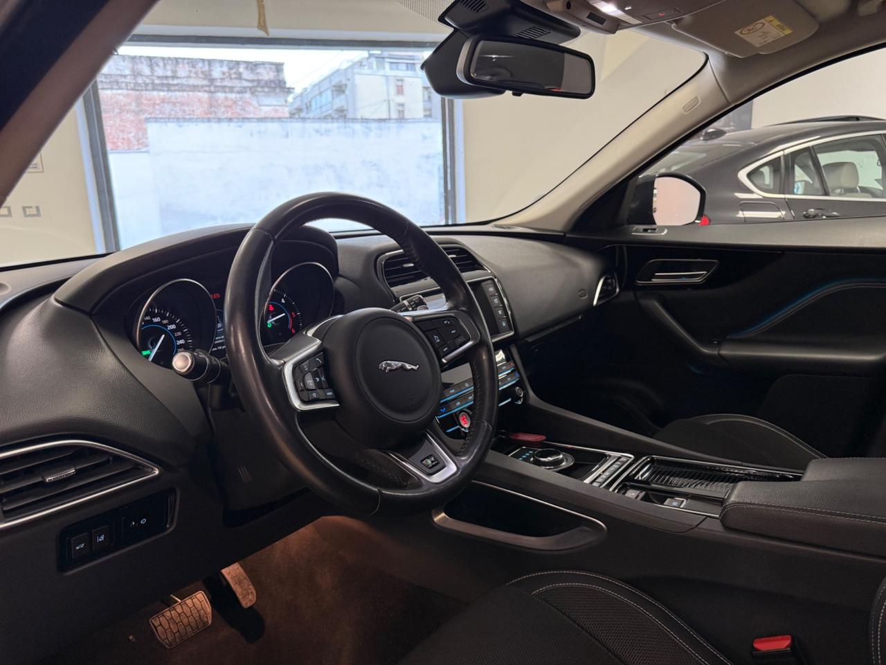 Jaguar F-Pace 2.0 D 240 CV AWD aut. R-Sport