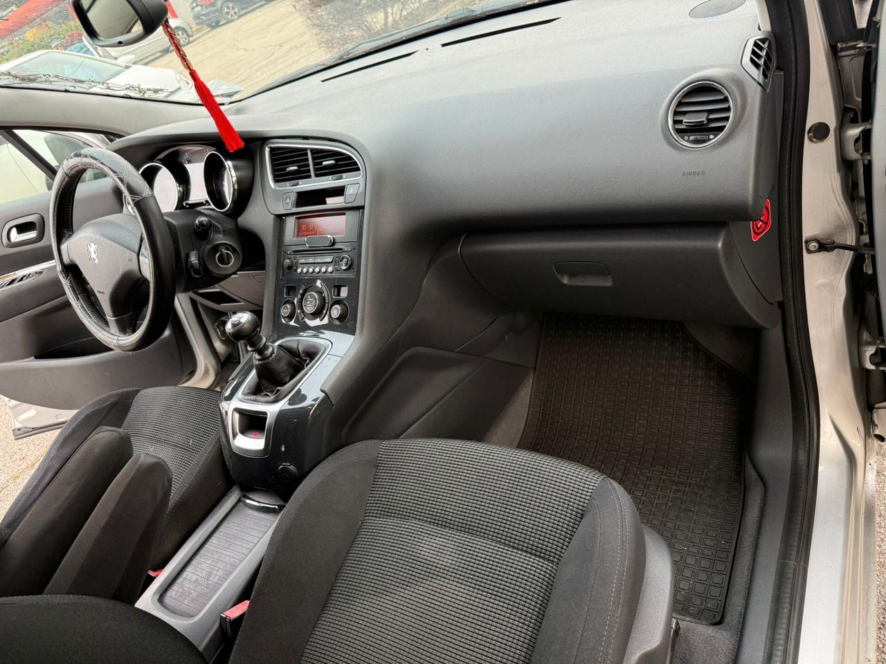 Peugeot 5008 1.6 HDi 112CV Féline