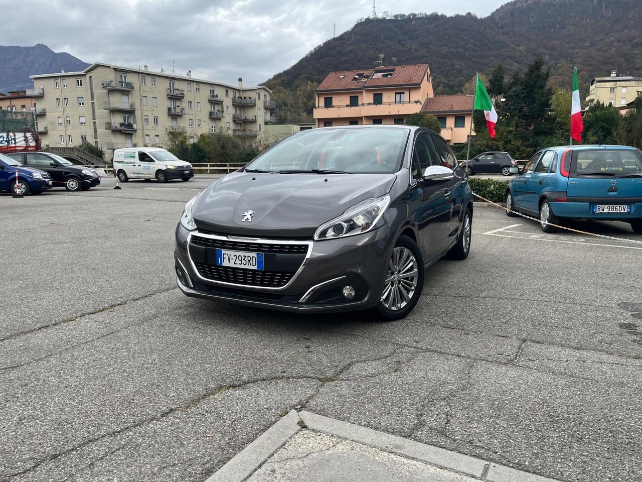 PEUGEOT 208 NEOPATENTATI