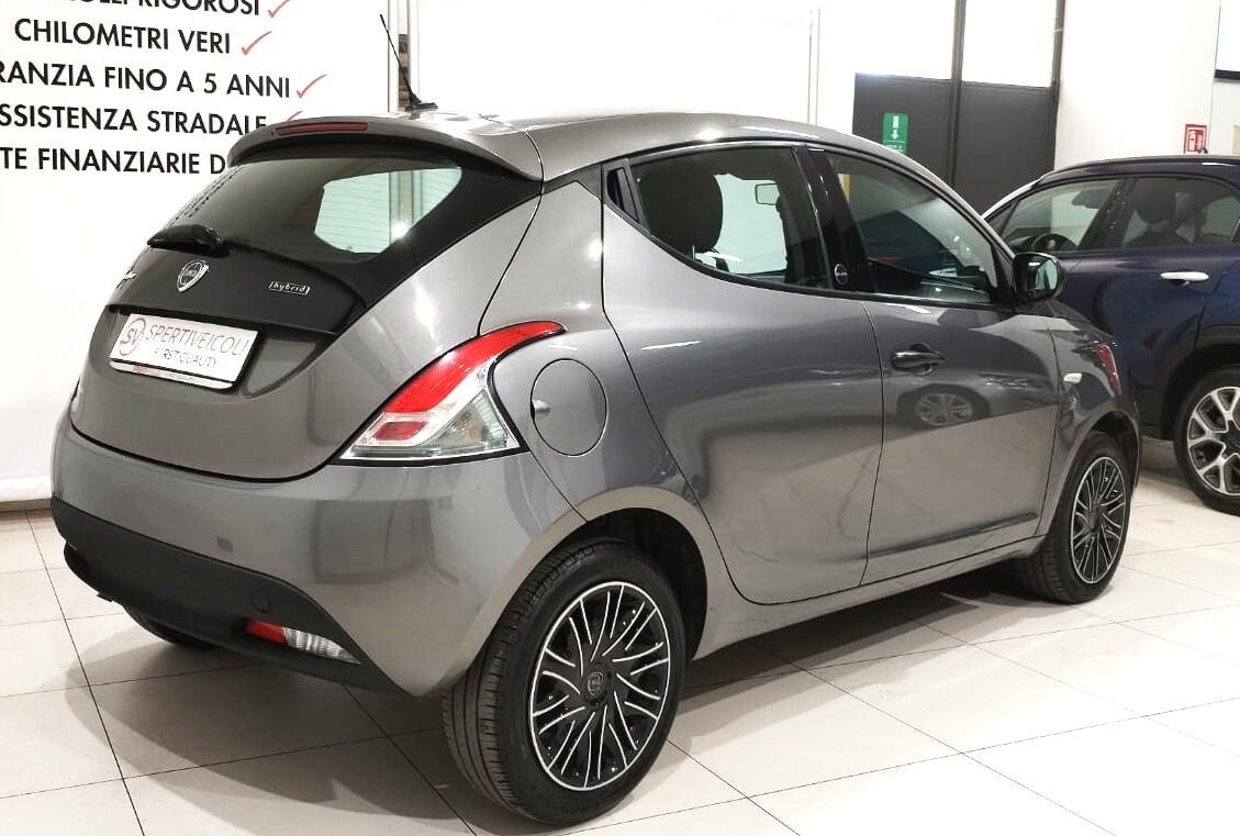 Lancia Ypsilon 1.0 FireFly 5 porte S&S Hybrid Ecochic Silver