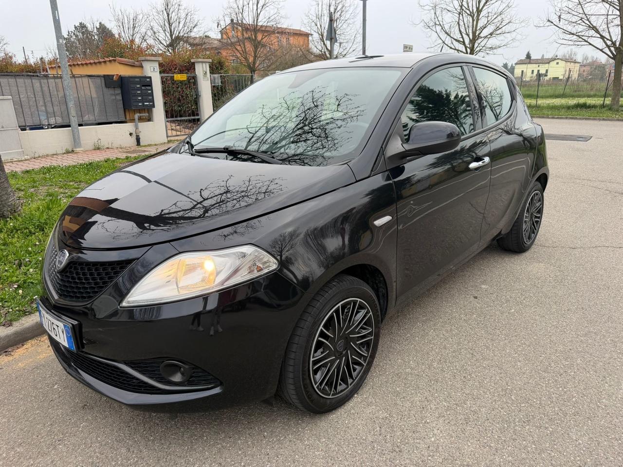 Lancia Ypsilon 1.2 GPL Ecochic Gold