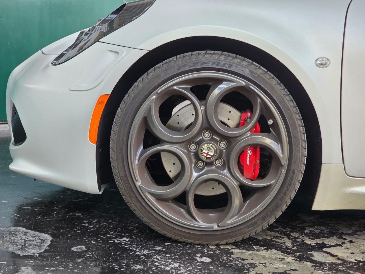 Alfa Romeo 4C Launch Edition (72/500) 3.600km