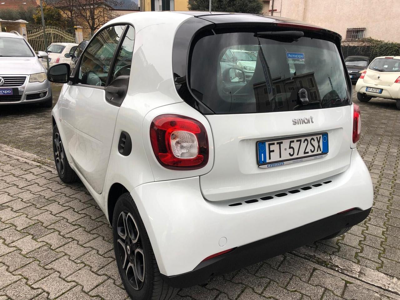 Smart ForTwo 70 1.0 Passion TOTAL WHITE ADATTA PER NEOPATENTATI-PELLE-NAVIGATORE-SEDILI RISCALDATI-POSSIBILITA' DI GARANZIA FINO A 36 MESI!!!