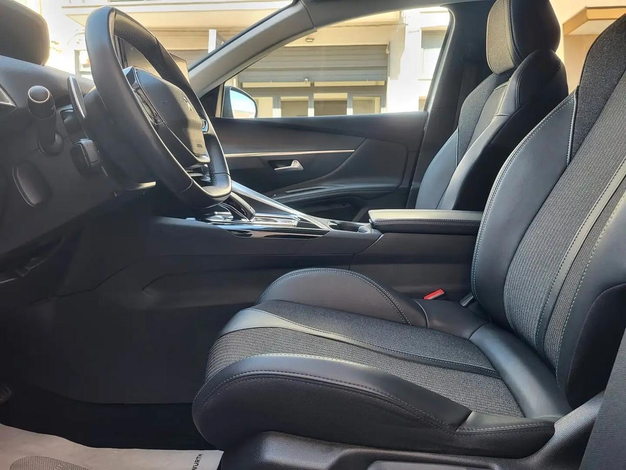 Peugeot 3008 BlueHDi 130 S&S EAT8 Allure