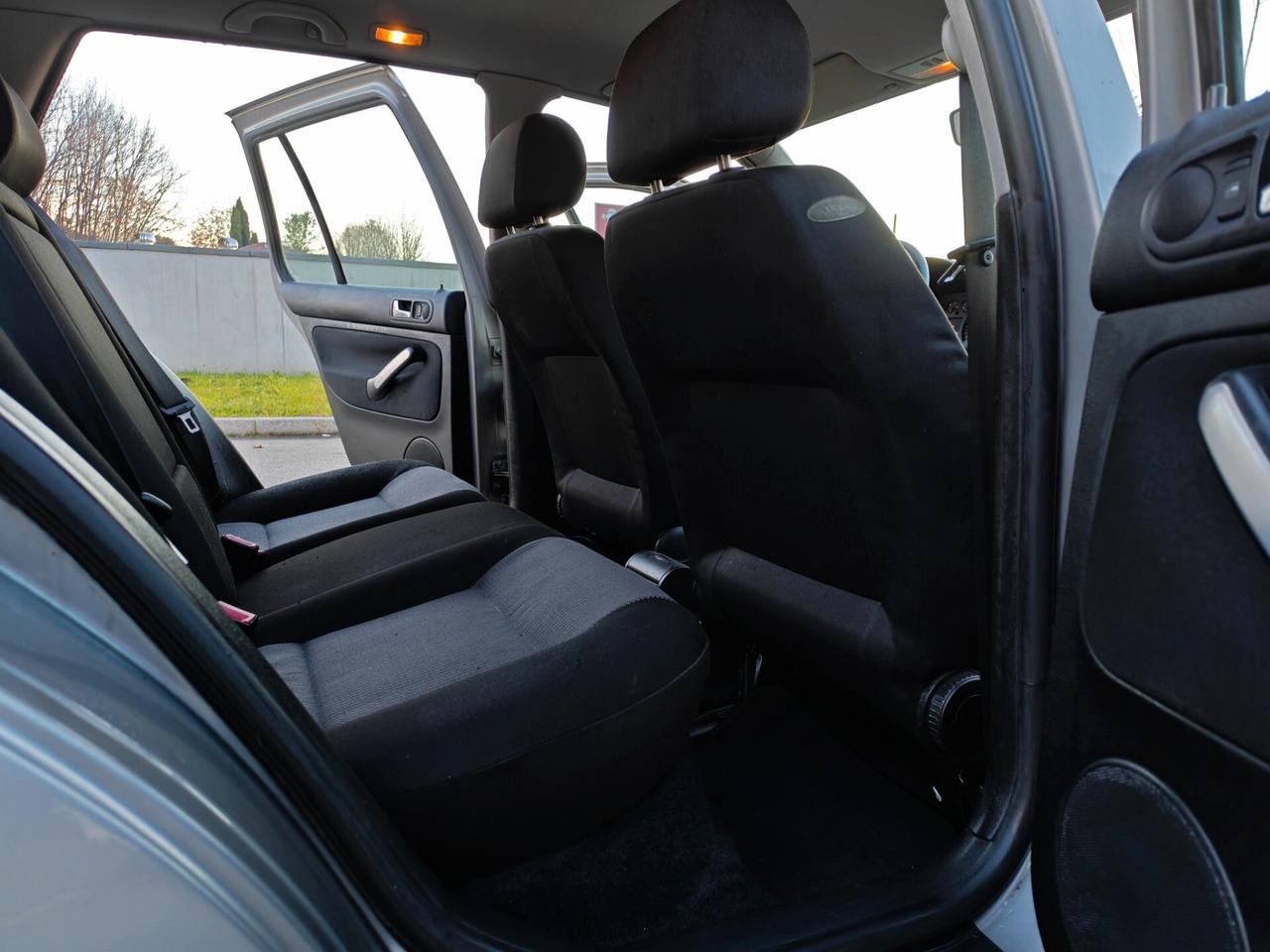 Volkswagen Golf 1.6 BENZINA 105cv Highline