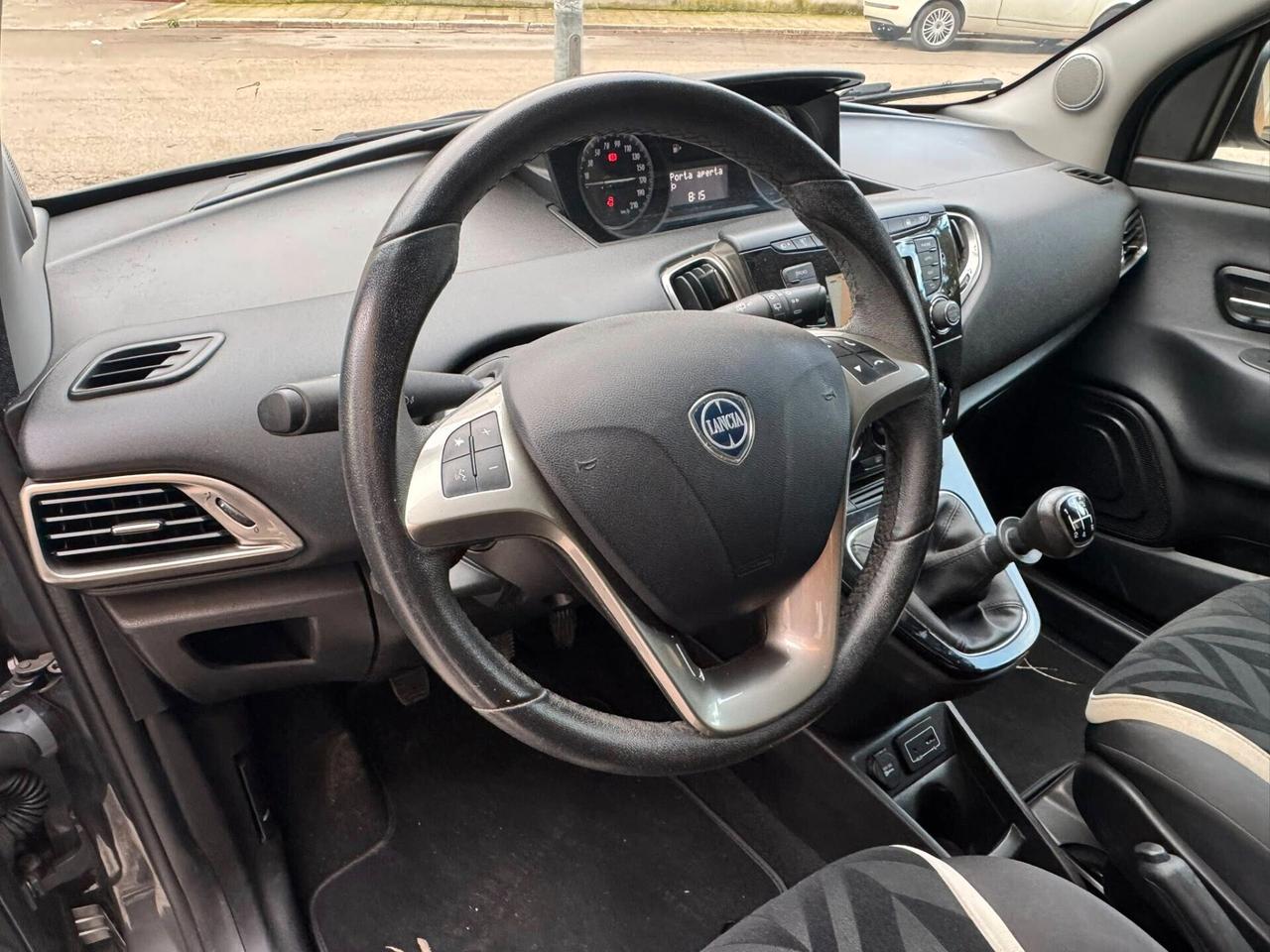 LANCIA YPSILON 1.2 69 CV. BENZINA NAVIGATORE PERFETTA