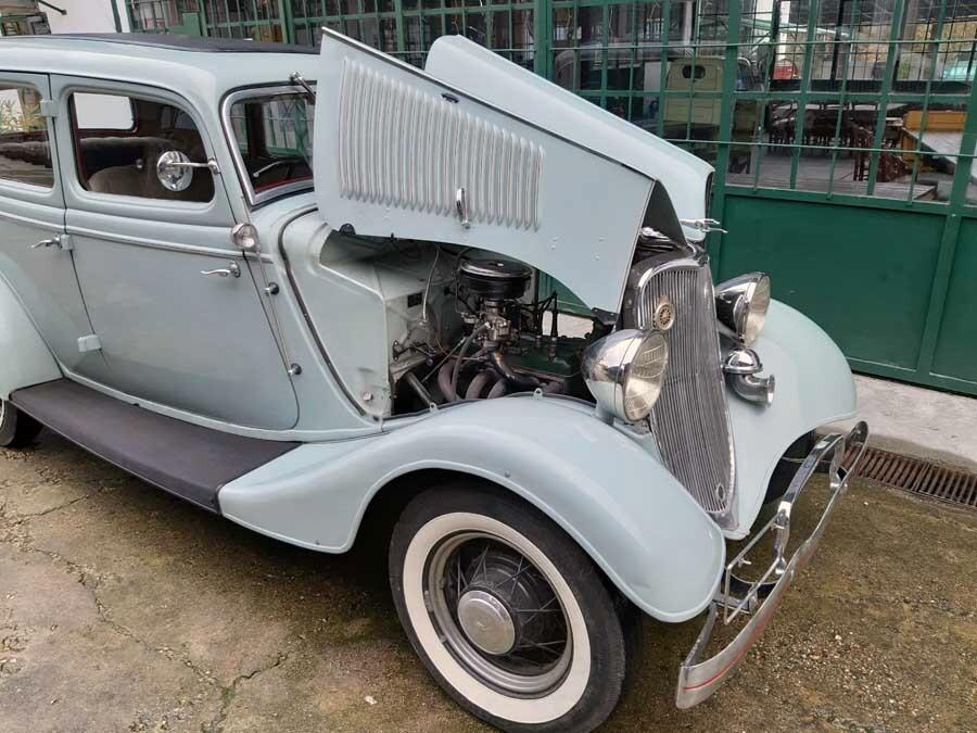 Ford Model B Sedan – 1933