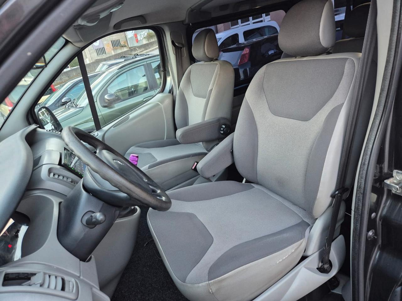 RENAULT TRAFIC 8 POSTI VERGLAST