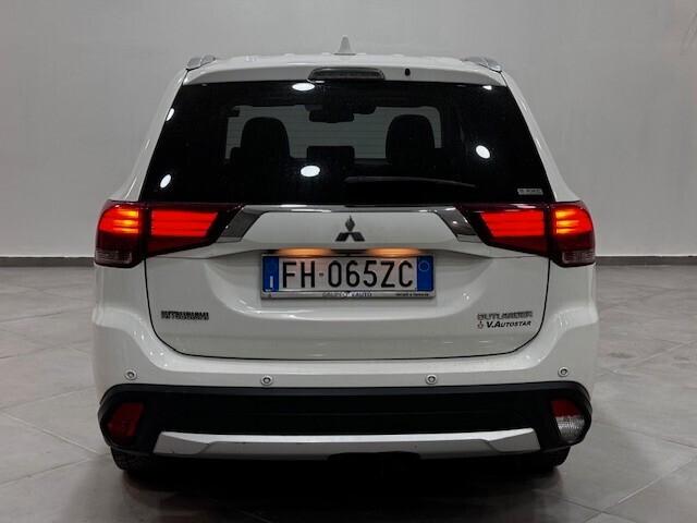 Mitsubishi Outlander 2.2 DI-D 4WD Instyle Plus SDA 7 posti