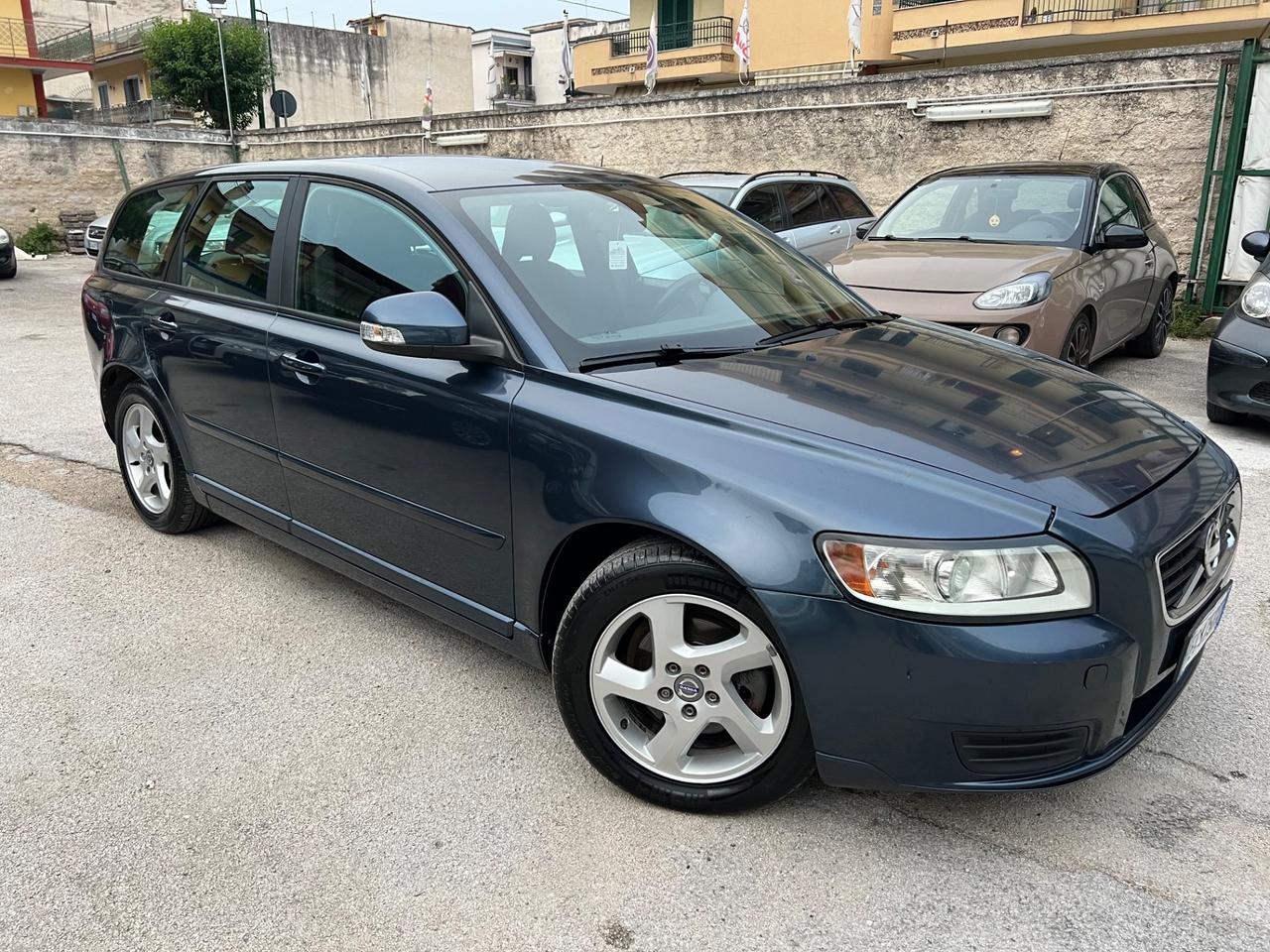 Volvo V50 D2 R-design