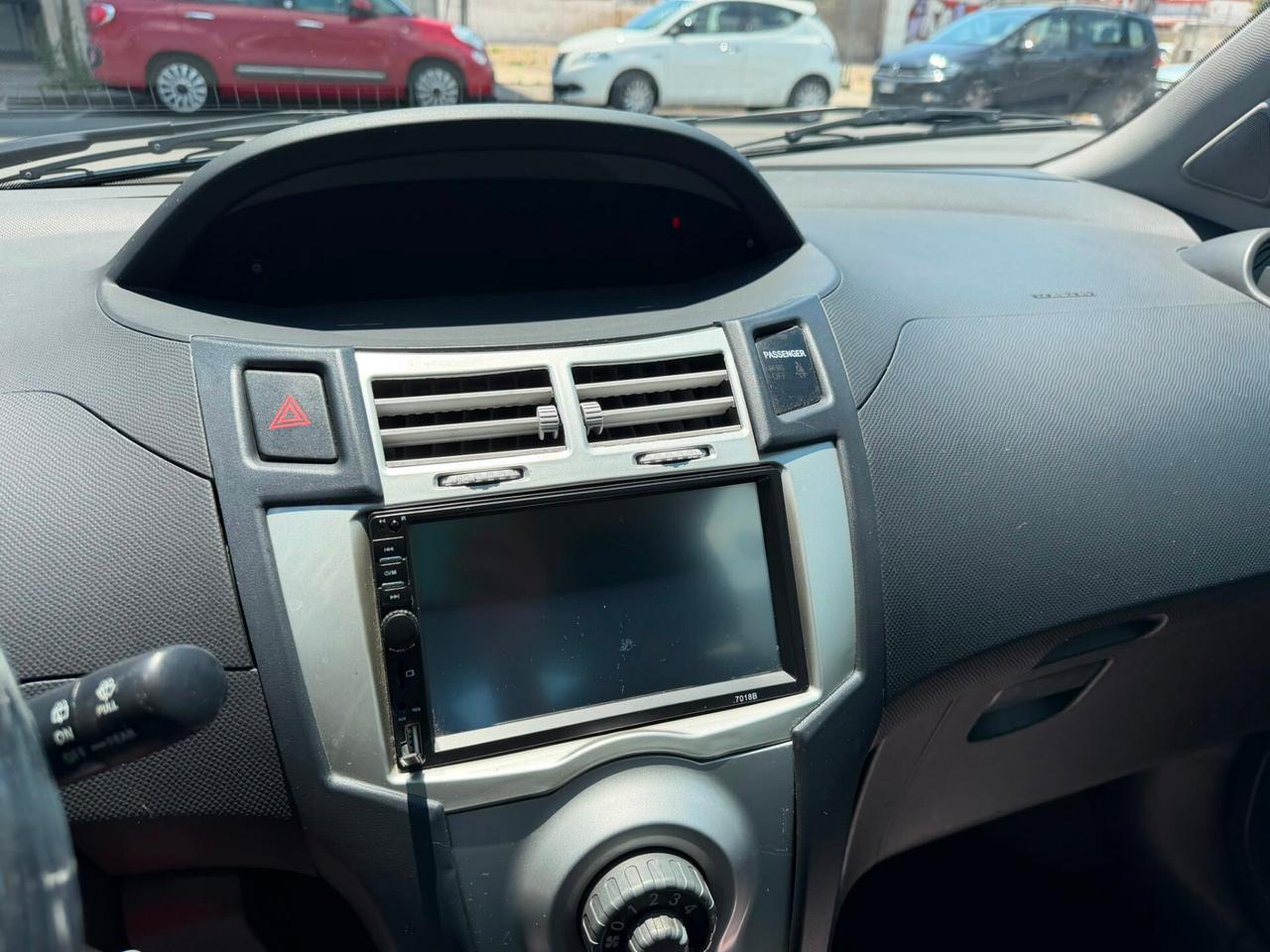 Toyota Yaris 1.0 5 porte Sol