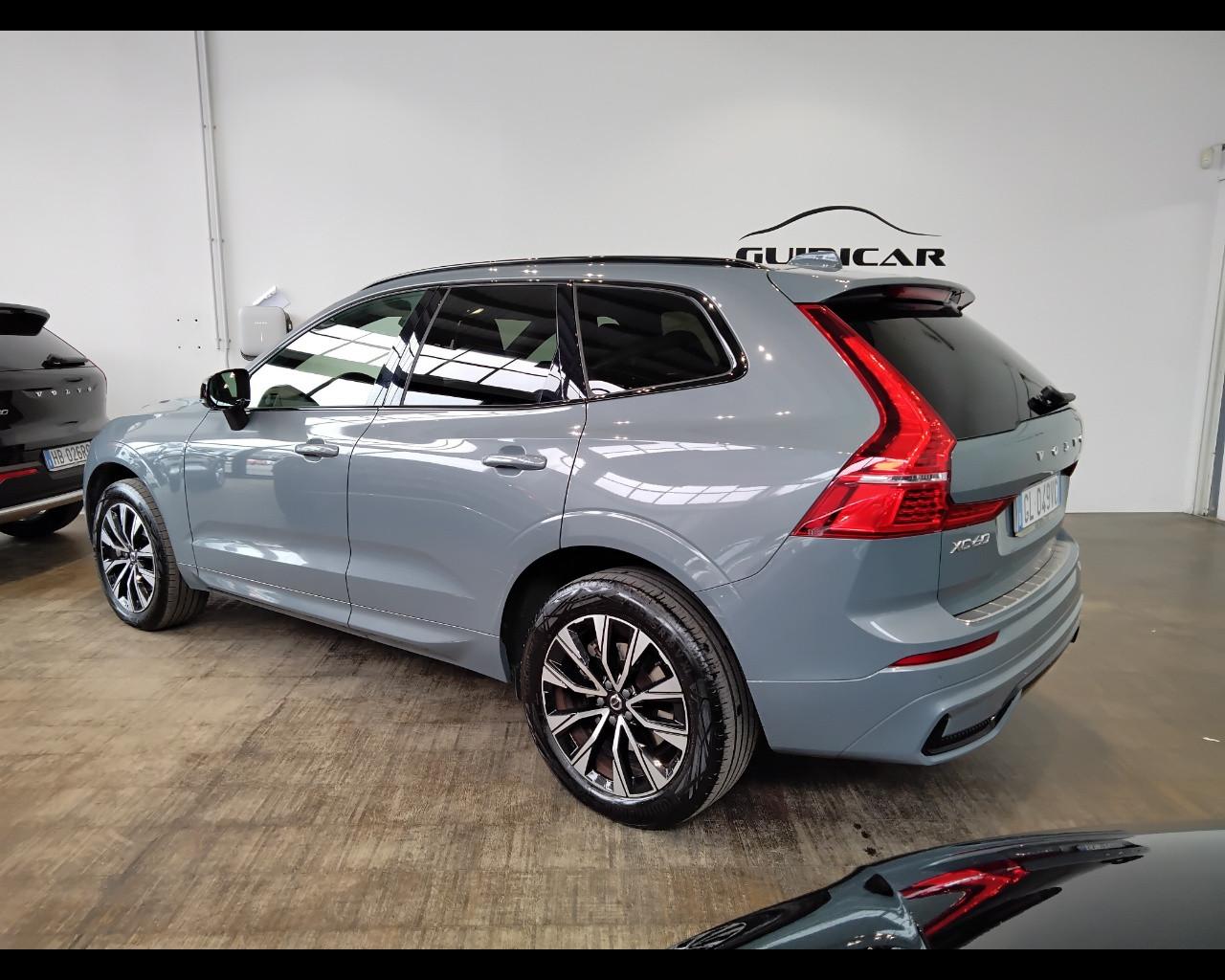 VOLVO XC60 II 2022 - XC60 2.0 b4 Plus Dark auto
