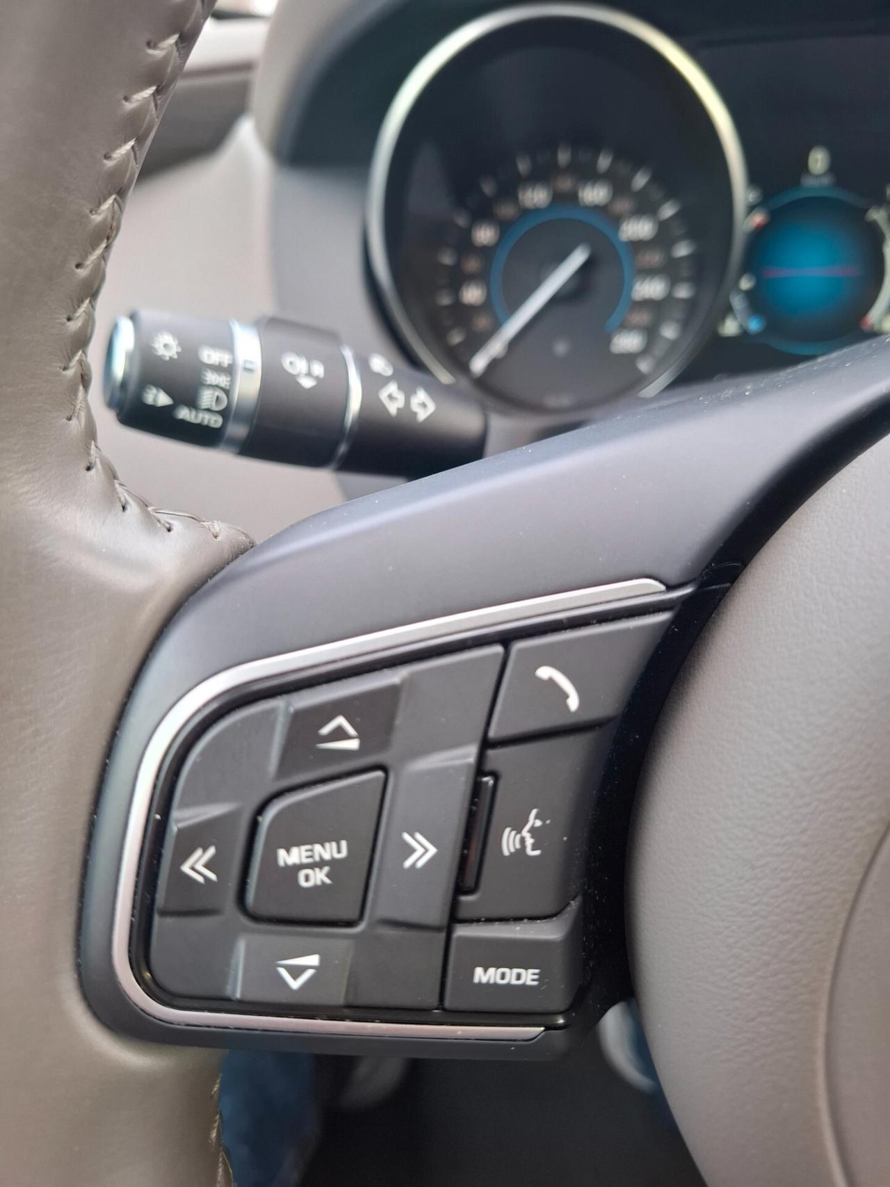 Jaguar XE 2.0 D 180cv *SOLO 23.000 KM*