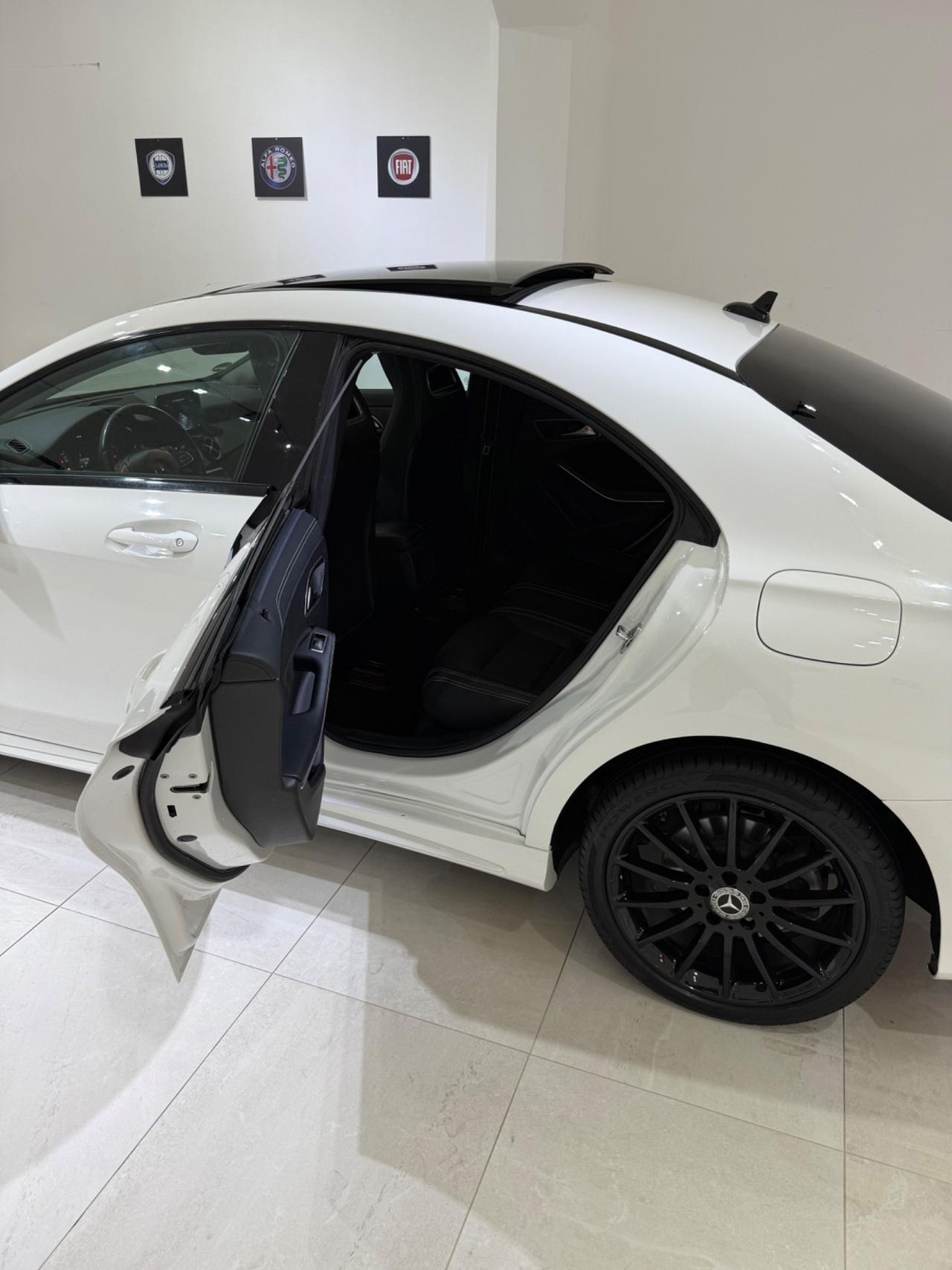 CLA 220 D AUTOMATIC PREMIUM TOTAL BLACK