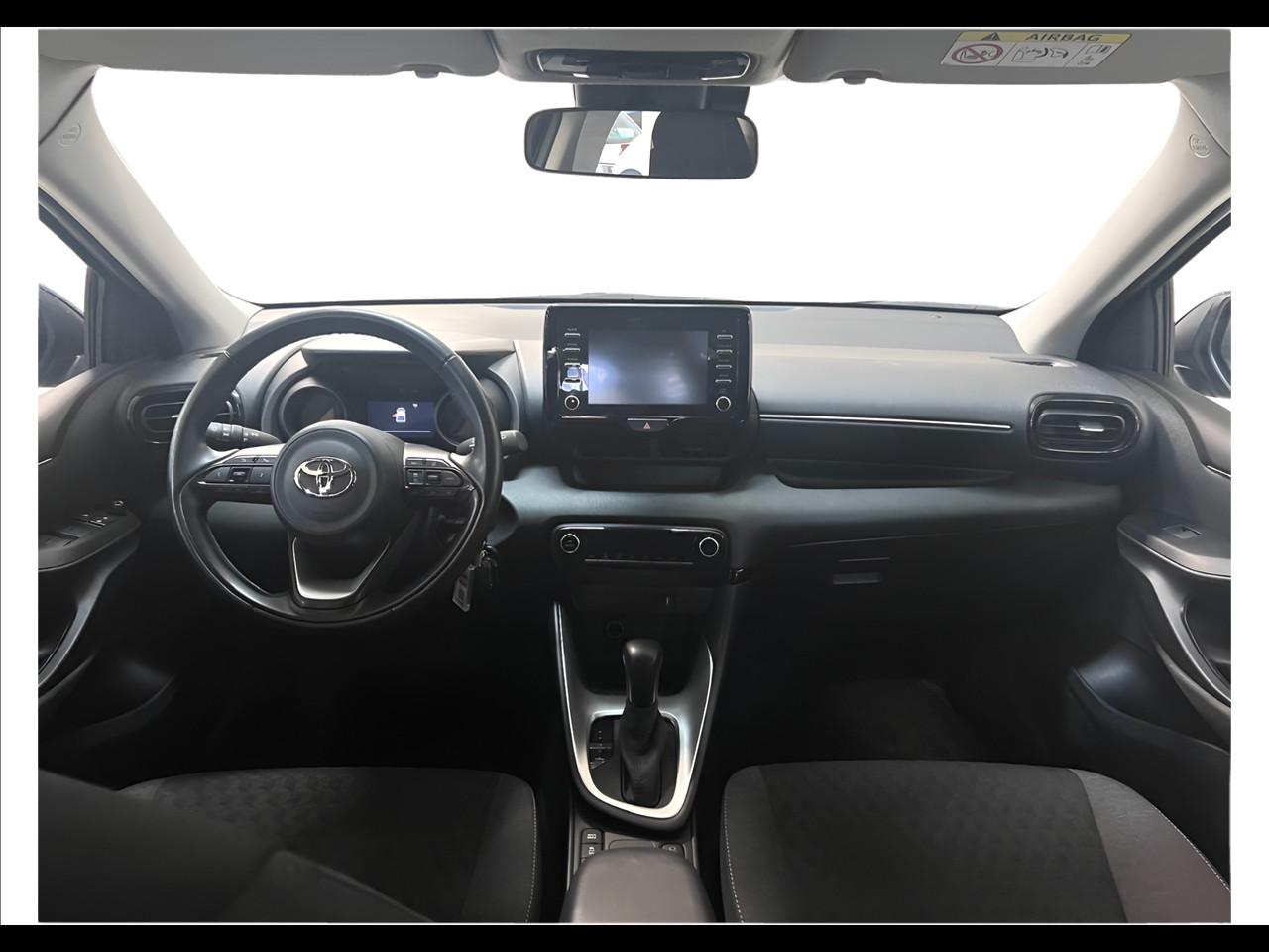 TOYOTA Yaris 1.5h Trend