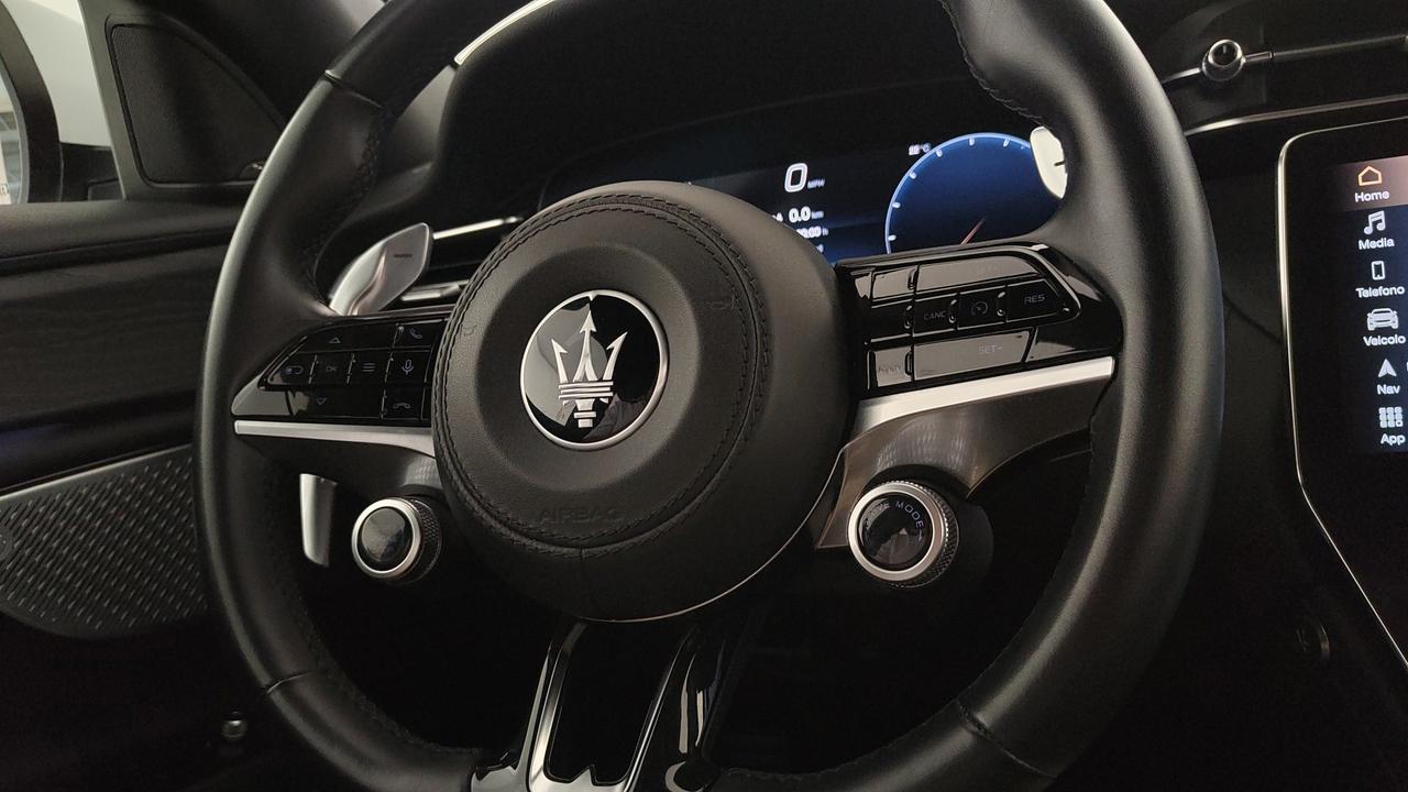 MASERATI Grecale GT Hybrid 300 My23 Nerissimo Package