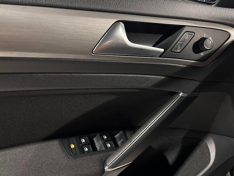 Volkswagen Golf 1.6 TDI 110CV 5P. 60.000KM NEOPATENTATI