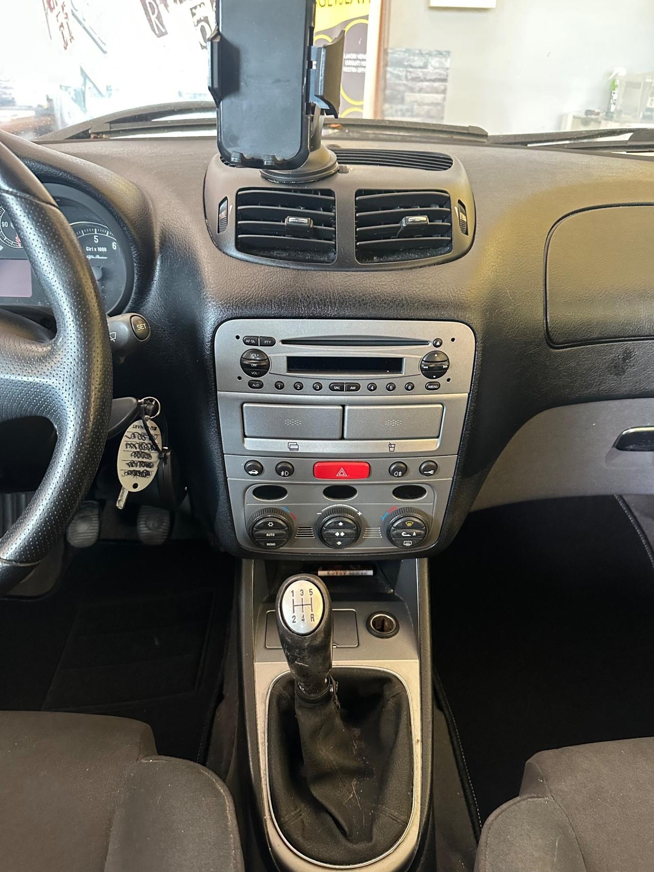 Alfa Romeo 147 1.6benz. +Gpl 5p. Distinctive