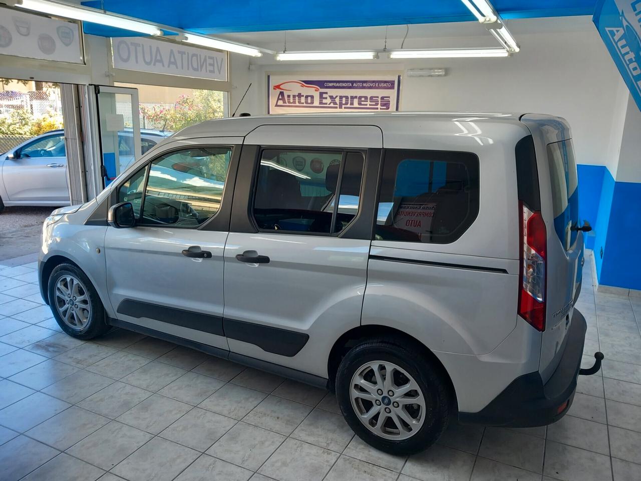 Ford Tourneo Connect 1.5 TDCi 120 CV anno 2019 km 125 mila
