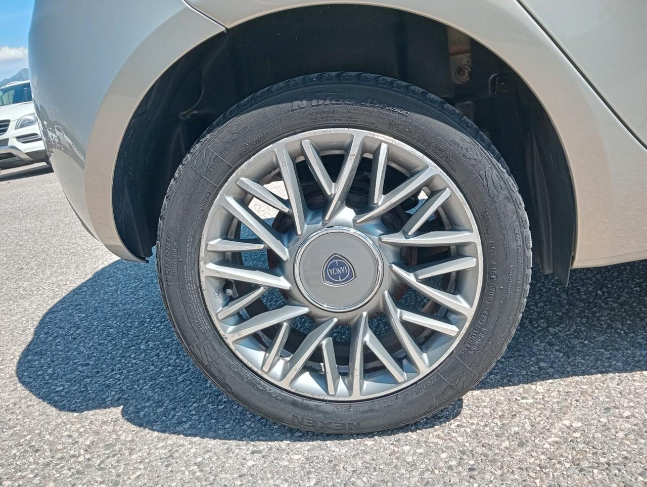 Lancia Ypsilon 0.9 85cv 5p. Gold OK NEOPATENTATI